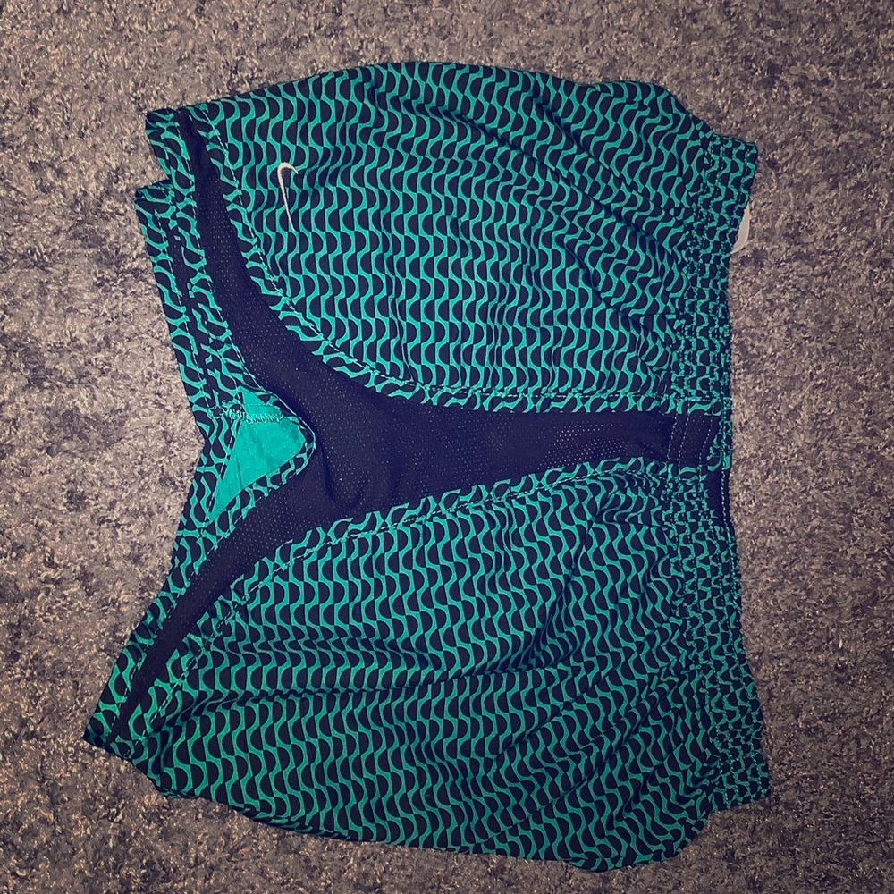 NIKE  SHORTS